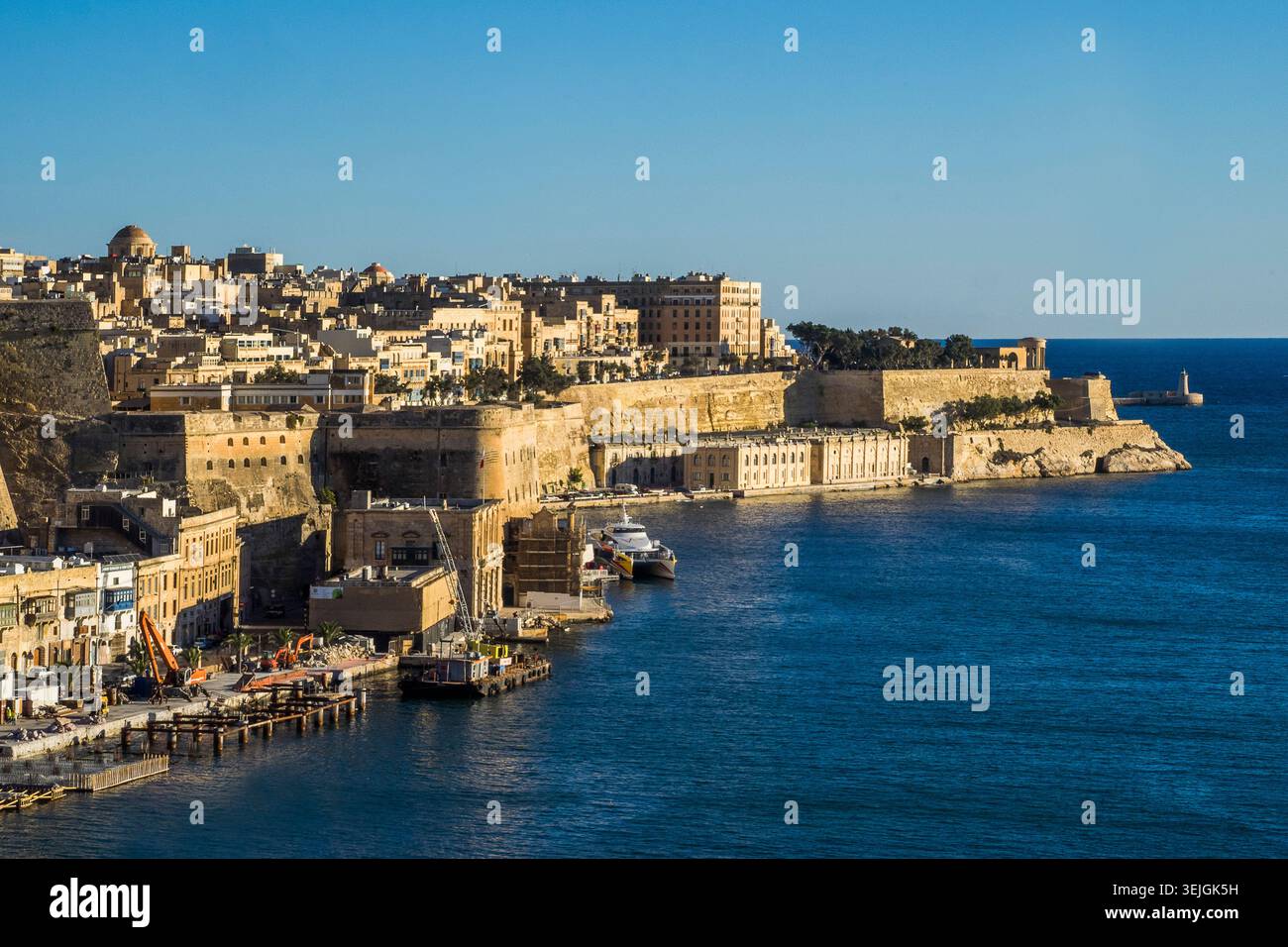 Malta - Valletta, Stadt Valletta am Eingang zum Hafen Stockfoto