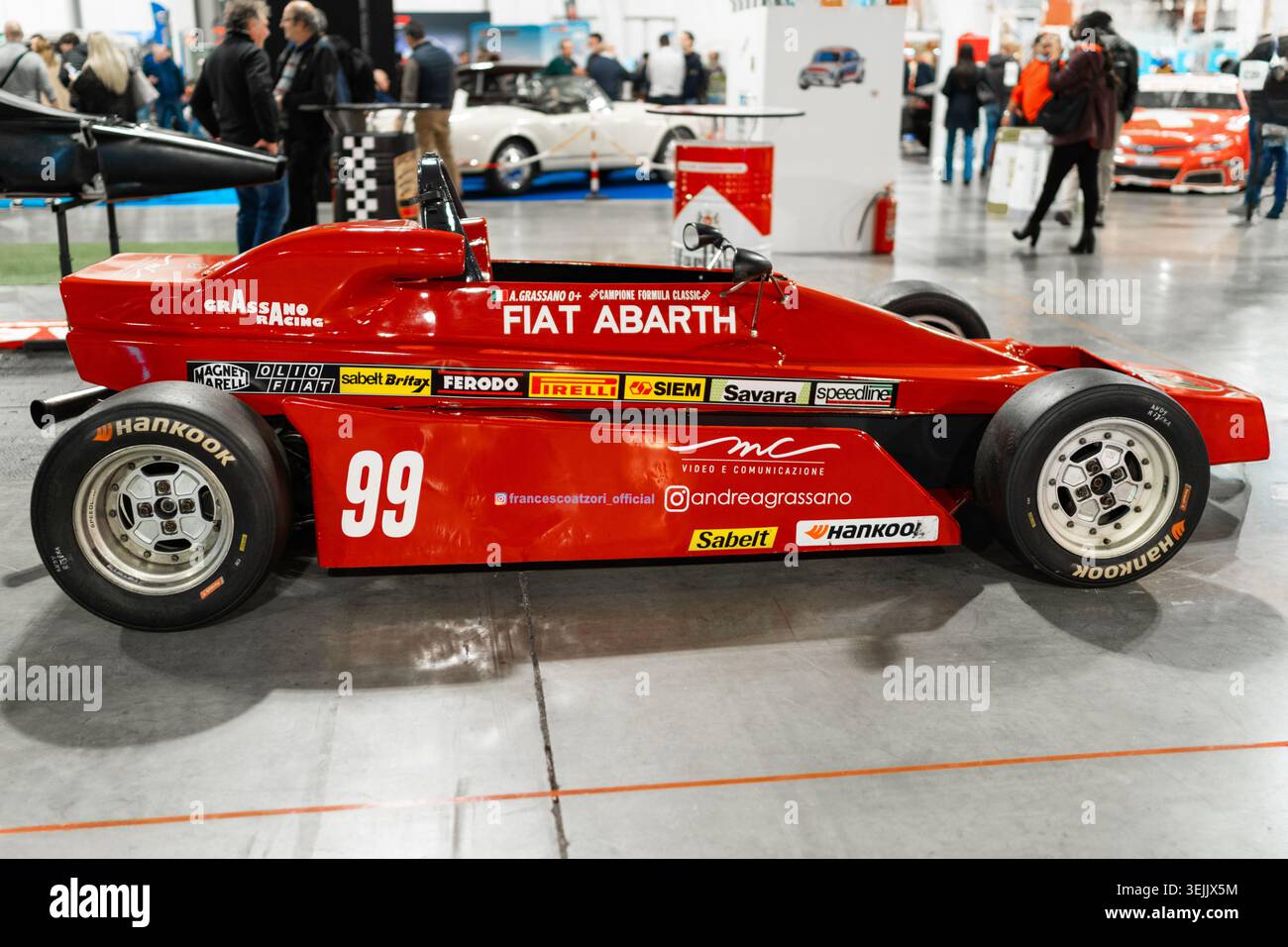 Mailand, Italien - 12.11.2022: Oldtimer Fiat Abarth in Ausstellung. Ausstellung Milano AutoClassica Stockfoto