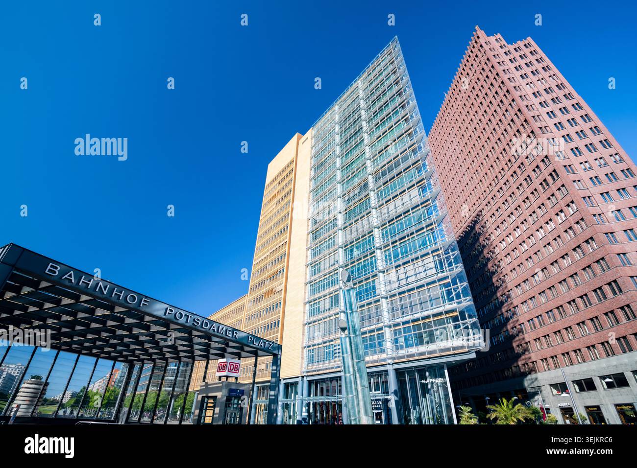 Potsdamer Platz, Wolkenkratzer, Renzo Piano 11, Kollhoff Tower, Bahnhof, Berlin, Deutschland Stockfoto