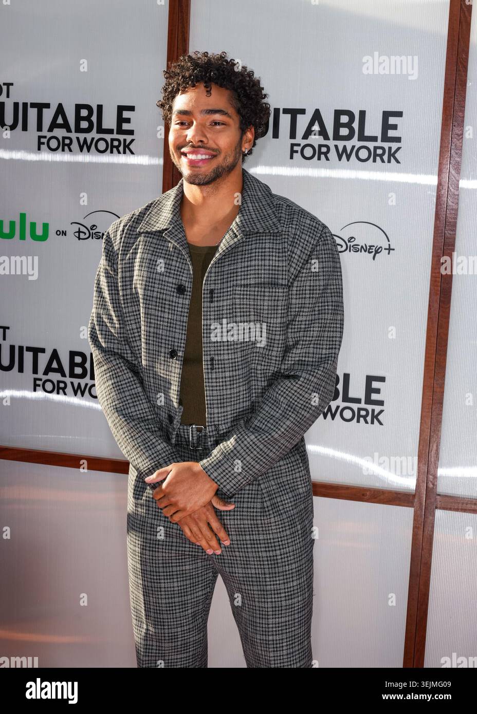 Photo by: Maureen Adarve/STAR MAX/IPx 2026 5/28/26 Nicholas Duvernay at Hulu's "Not Suitable For Work" New York Premiere at 1 Hotel Brooklyn Bridge on May 28, 2026 in Brooklyn, New York. Stockfoto