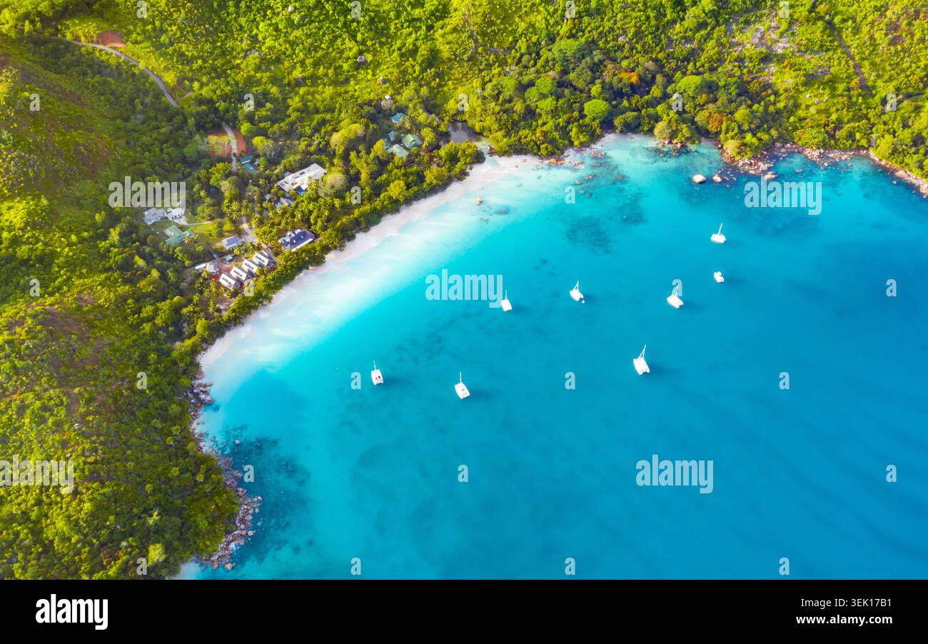 Luftaufnahme des Strandes von Anse Lazio, Praslin, Seychellen Stockfoto