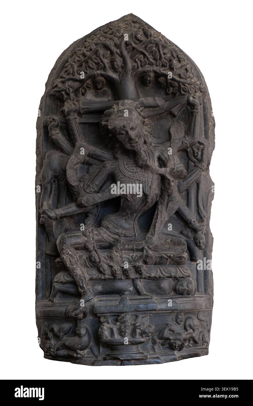 Chamunda (Form von Durga). Sena, 11.-12. Jahrhundert n. Chr. Stein. Ostindien. Höhe: 67,0 cm, Breite: 33,0 cm, Tiefe: 14,5 cm. Stockfoto