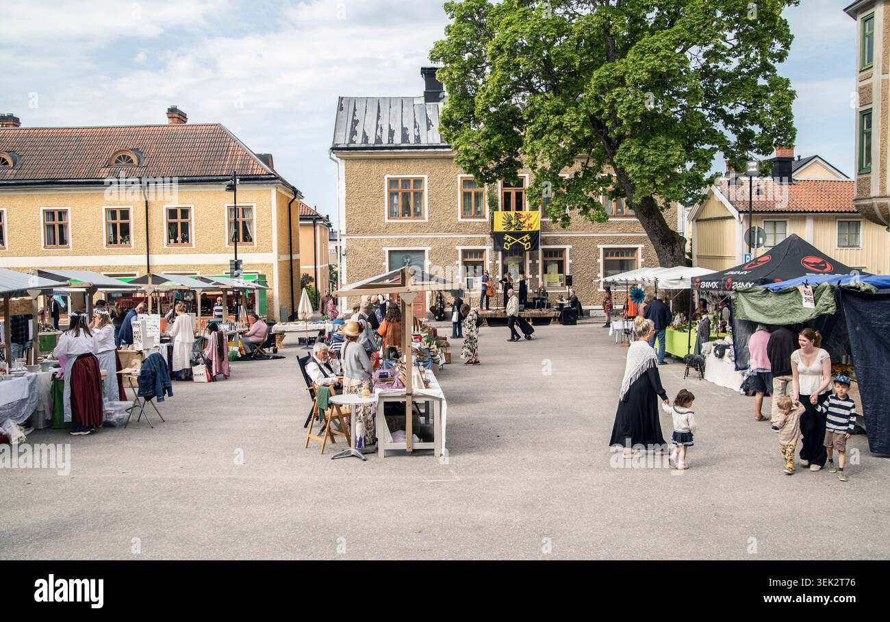 Der diesjährige traditionelle altmodische Markt in Malmköping, Schweden. Mai 2026 Stockfoto