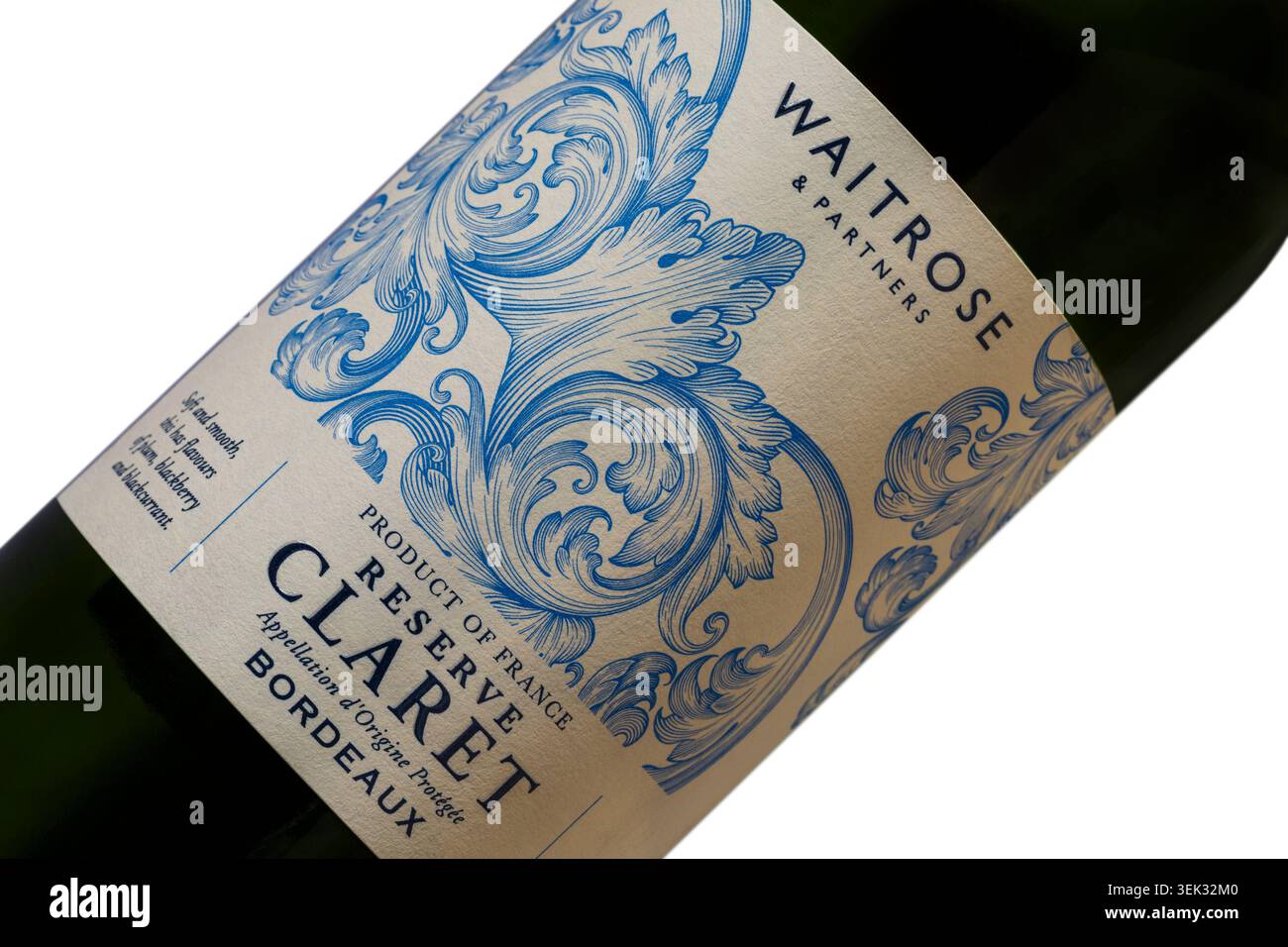 Etikett auf Waitrose Blueprint Reserve Claret Flasche Rotweinprodukt französischer Wein 2023 Stockfoto