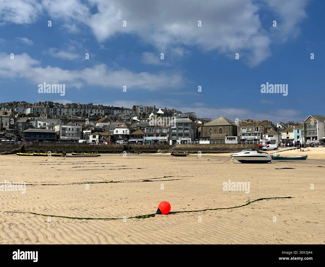 Harbour Beach in St Ives, Cornwall, England, UK. - Smartphone-aufgenommenes Stockfoto
