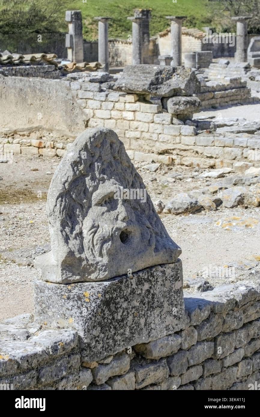 Glanum war einst die Hauptstadt der Glanics, eines der Völker der antiken Provence, und ist heute ein erstklassiger archäologischer Komplex Stockfoto