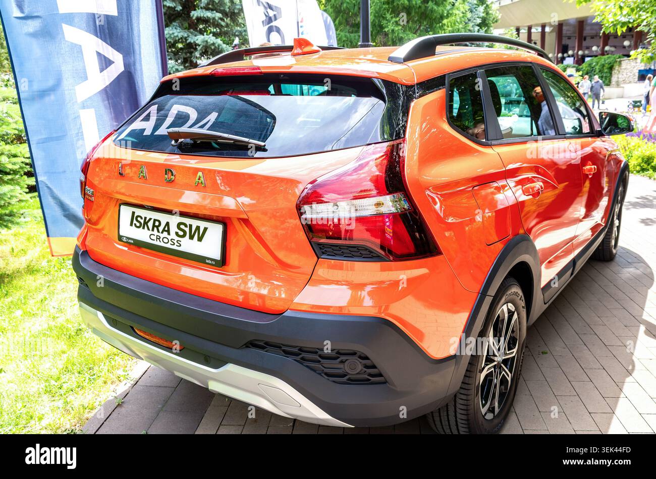 Samara, Russland - 30. Mai 2026: Neues Lada Iskra SW Cross Vehicle. Lada ist ein russischer Automobilhersteller Stockfoto