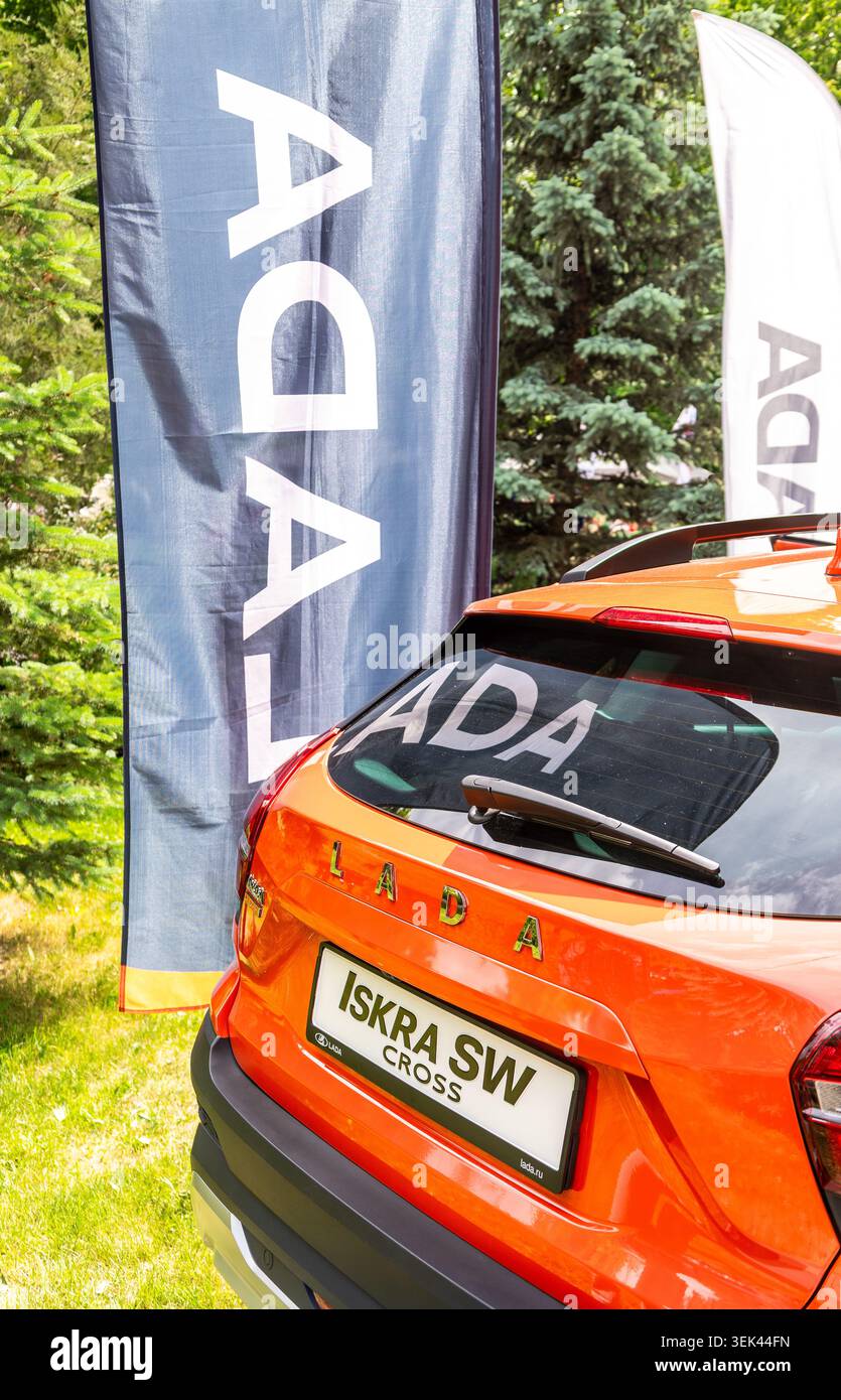 Samara, Russland - 30. Mai 2026: Neues Lada Iskra SW Cross Vehicle. Lada ist ein russischer Automobilhersteller Stockfoto
