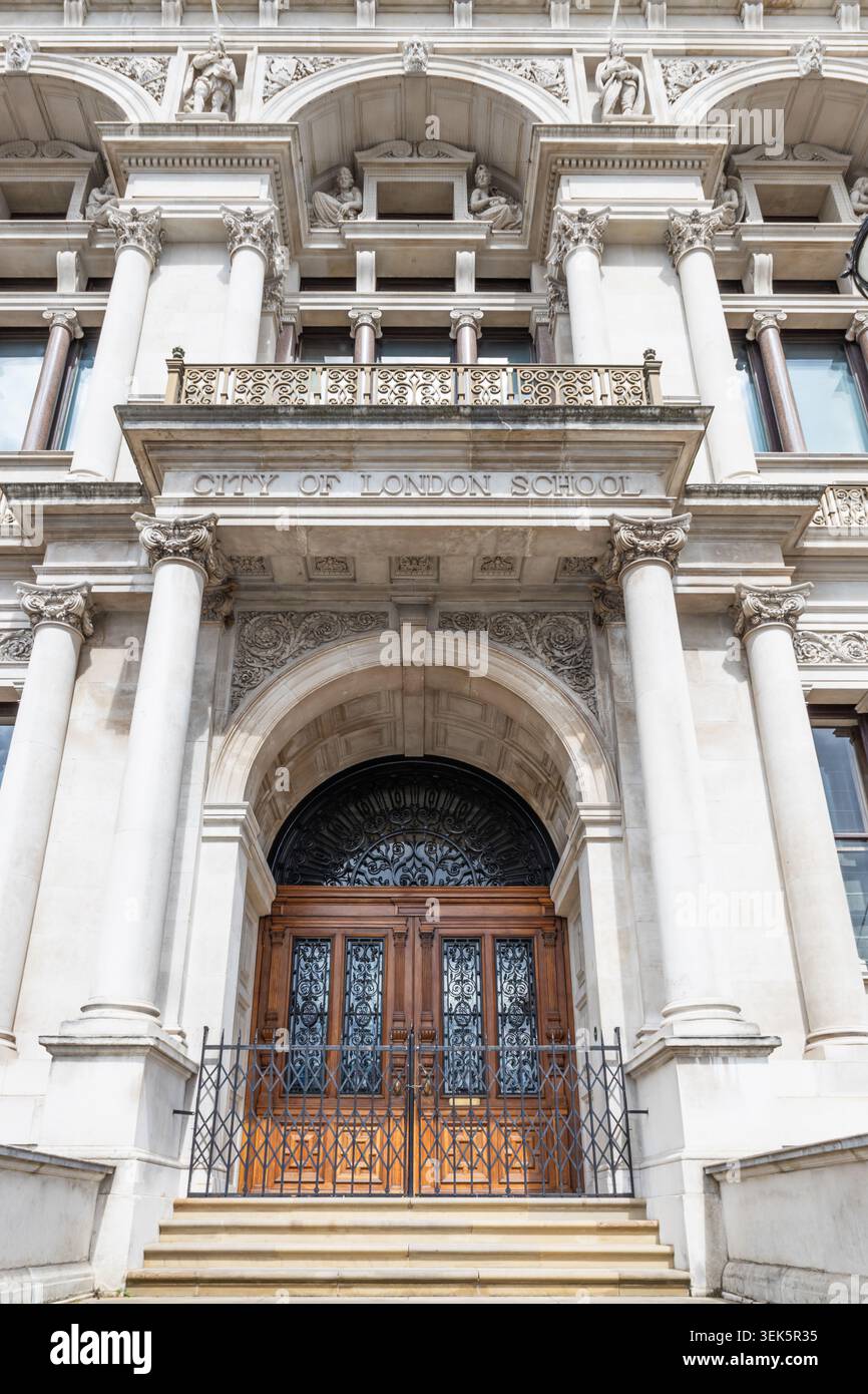 Eingang zum historischen Schulgebäude der City of London Stockfoto