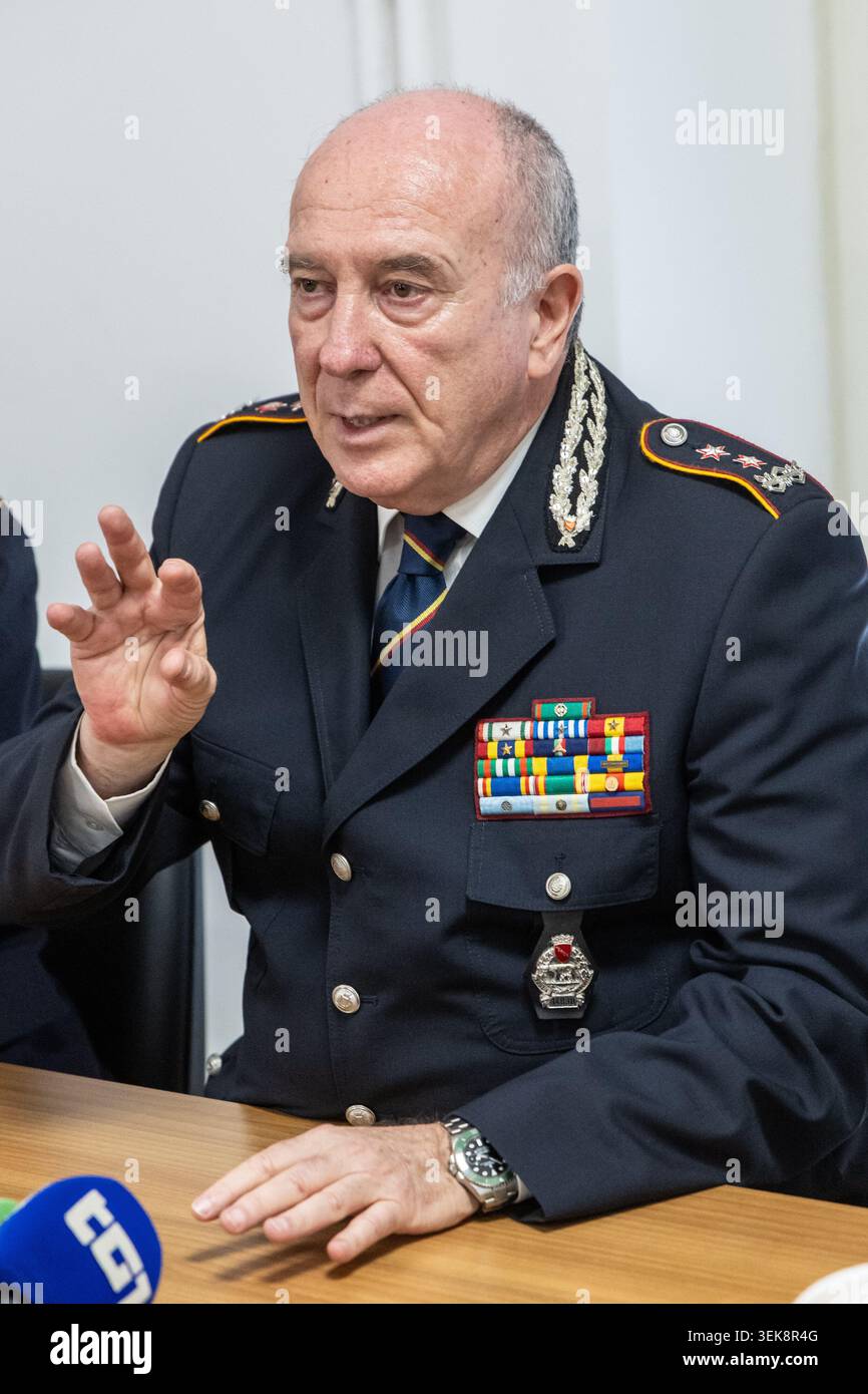 IL General Mario de Sclavis, comandante generale della Polizia Locale di Roma Capitale, in occasione delle dichiarazioni alla stampa sull'incidente verificatosi durante le prove della parata del 2 Giugno. Comando Generale Polizia Locale Roma Capitale a Roma, Lunedì 01Giugno 2026 (Foto Mauro Scrobogna/LaPresse) General Mario de Sclavis, Kommandeur der örtlichen Polizei der Hauptstadt Rom, spricht vor der Presse über den Vorfall, der während der Proben für die Parade am 2. Juni stattfand. Generalkommando der örtlichen Polizei der Hauptstadt Rom, Montag, 01. Juni 2026. (Foto: Mauro Scrobogna/LaPresse Stockfoto