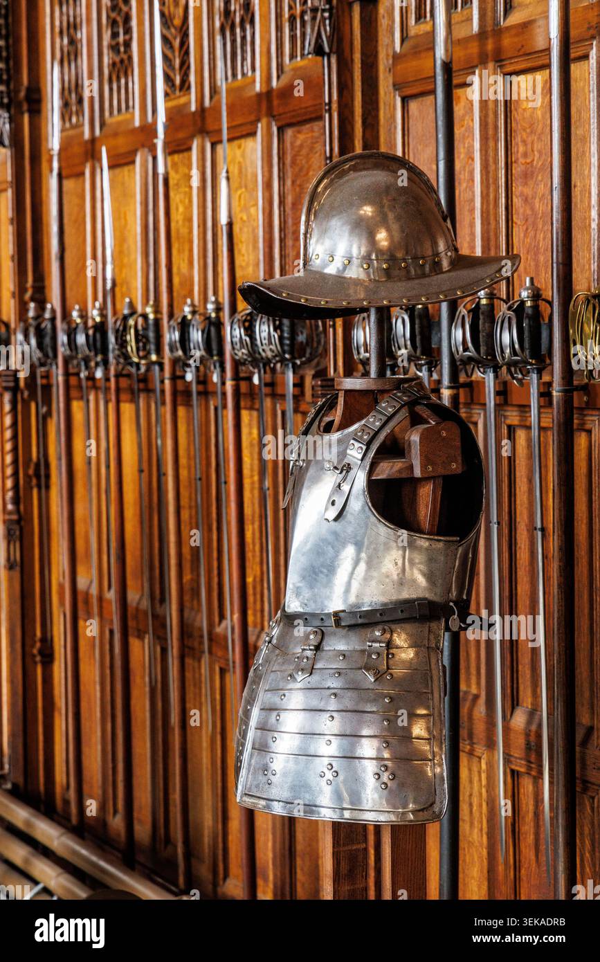 Historische Rüstungen in der Great Hall, Edinburgh Castle, Schottland Stockfoto