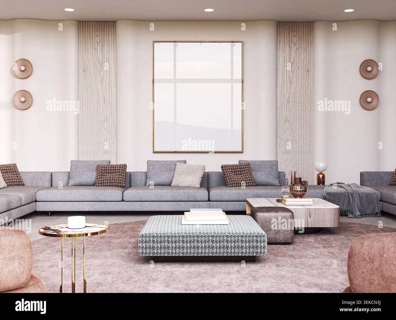 Graues Sofa und Modell mit großem Bilderrahmen im minimalistischen Wohnzimmerstil Stockfoto