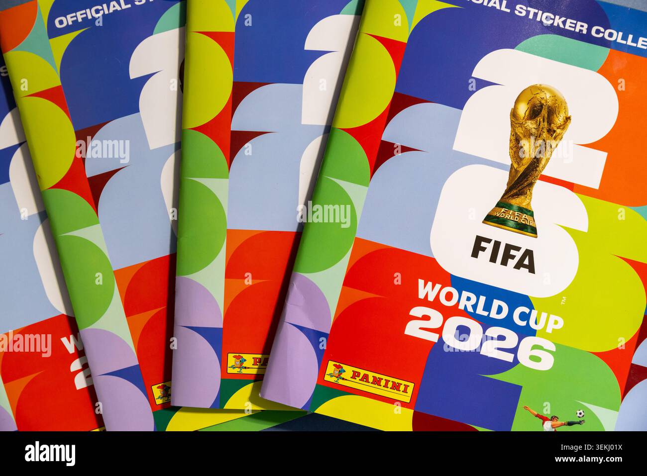 LONDON, UK - 2. JUNI 2026: Das offizielle Album der Panini-Weltmeisterschaft 2026 mit Stickerbüchern Stockfoto