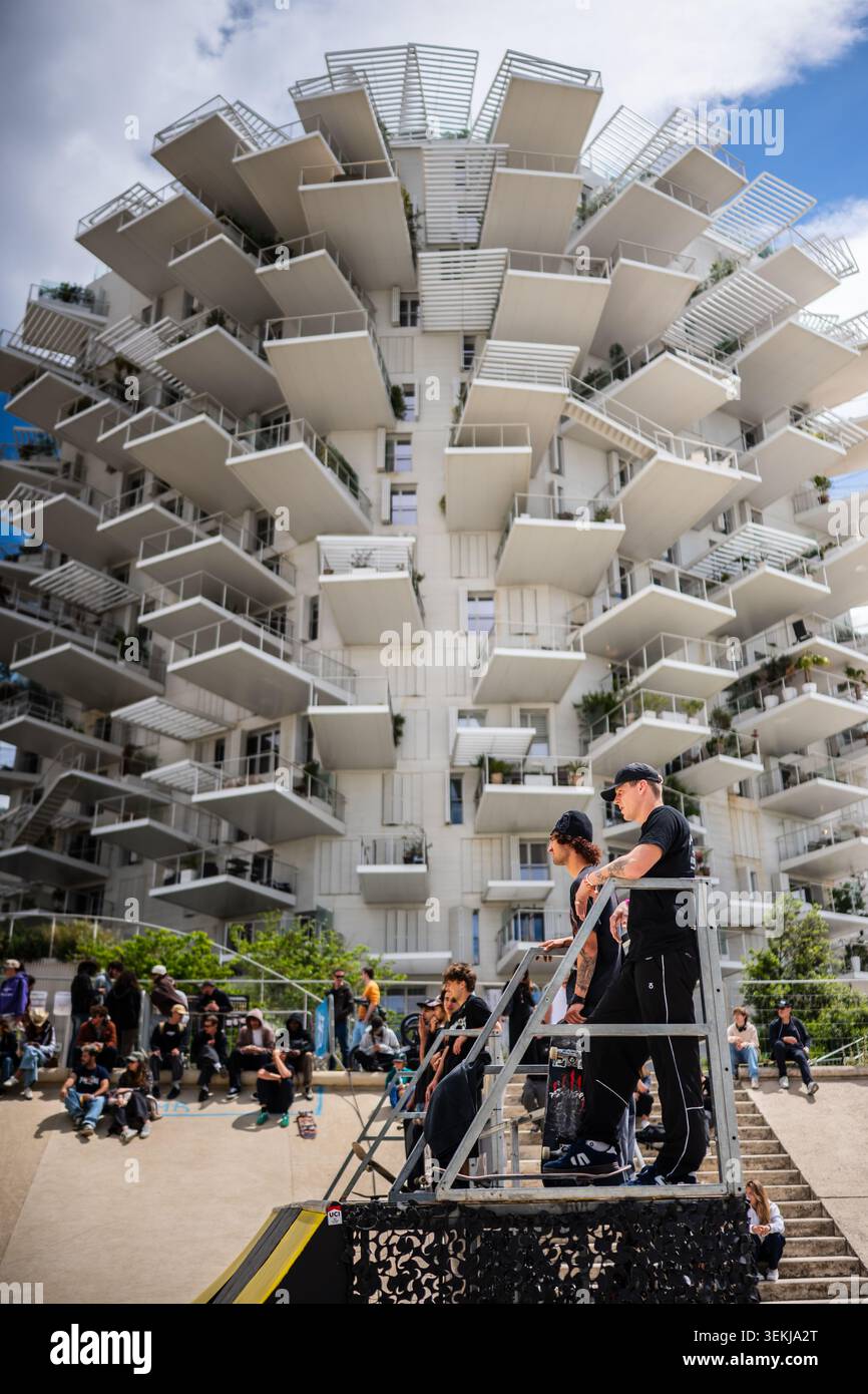 Montpellier, Frankreich – 14. Mai 2026: Blick auf das Gebäude l'Arbre Blanc vom Skateboarding Shred Zone Open Session und Best Tricks in der FISE Montpellier, Fran Stockfoto
