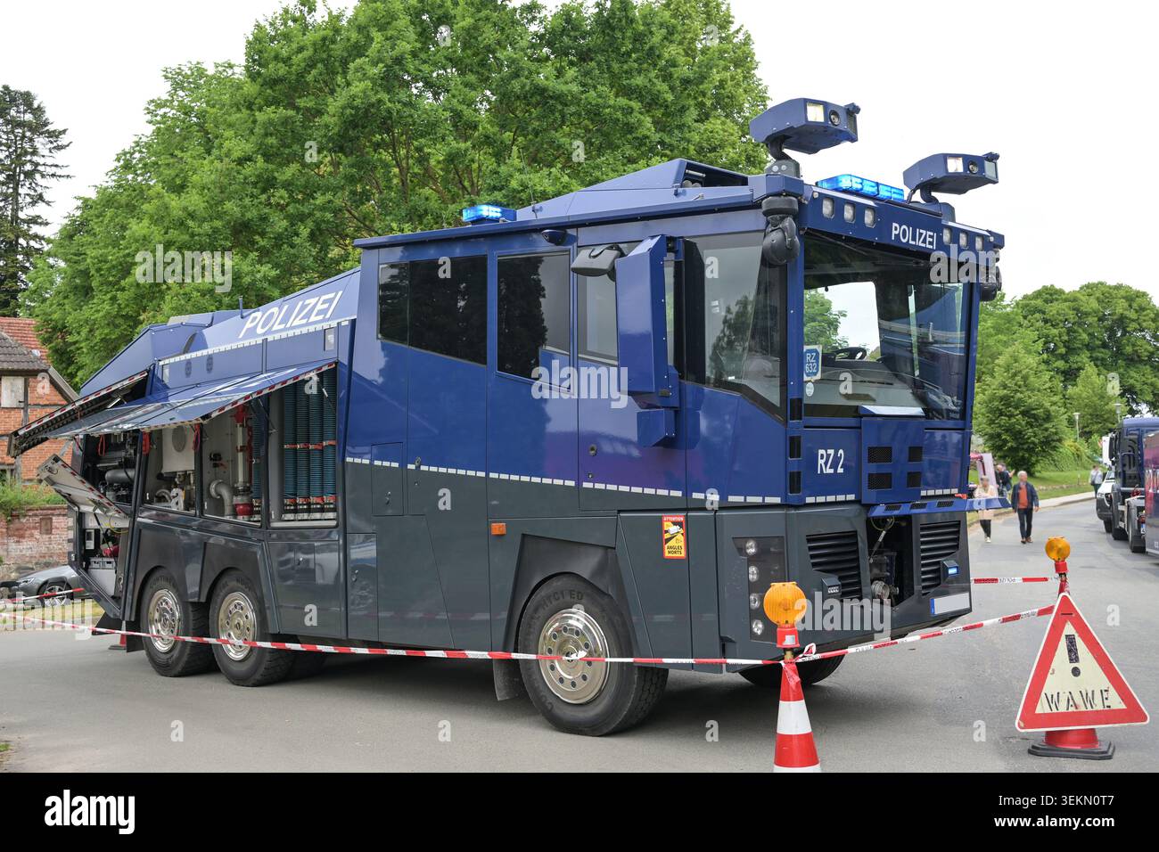 Schlagsdorf, Deutschland, 31. Mai 2026: Wasserwerfer der Bundespolizei, die bei Demonstrationen und Straßenkämpfen zur Bekämpfung von Unruhen eingesetzt wurde, auf der Messe zu sehen Stockfoto