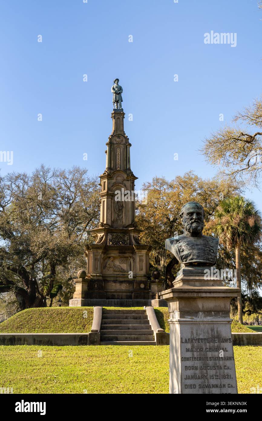 Savannah, USA - 11. März 2026: Blick auf das Civil war Monument neben dem Forsyth Park in der Innenstadt von Savannah Stockfoto