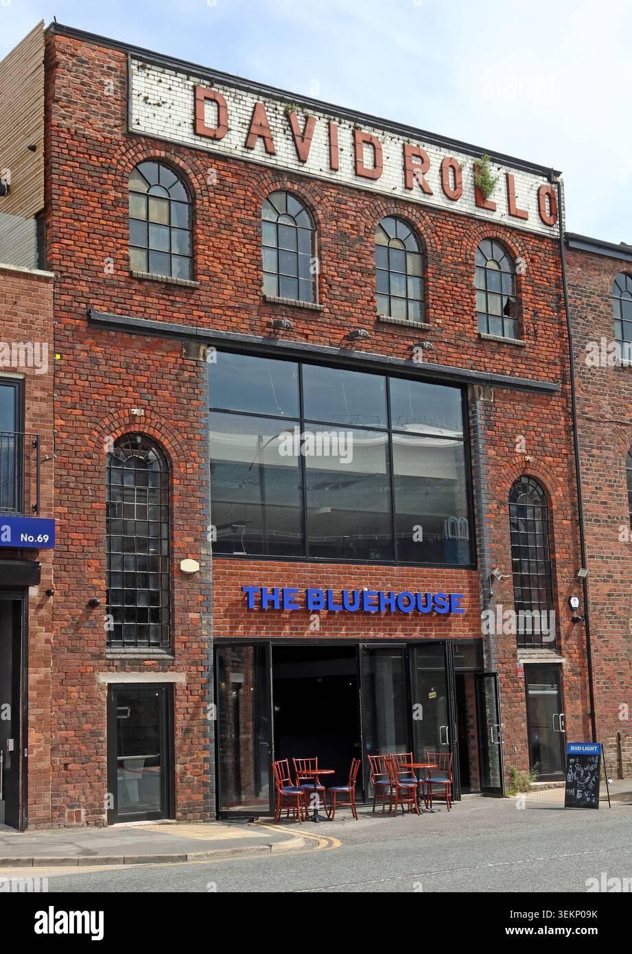 David Rollo Die Bluehouse-Bar in der 68 Regent Road, Kirkdale, Liverpool, England, UK. Stockfoto