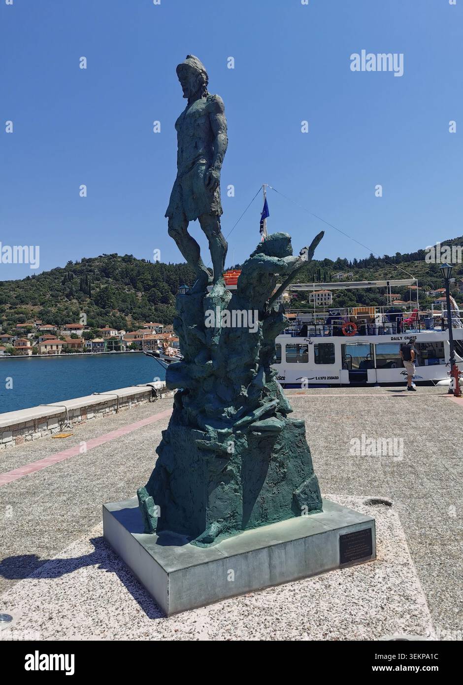 Statue von Odysseus, Vathy, Ithaka, Griechenland. Stock-Foto aus Bronze von Homers epischem Helden im Hafen der Ionischen Insel. - Smartphone-aufgenommenes Stockfoto