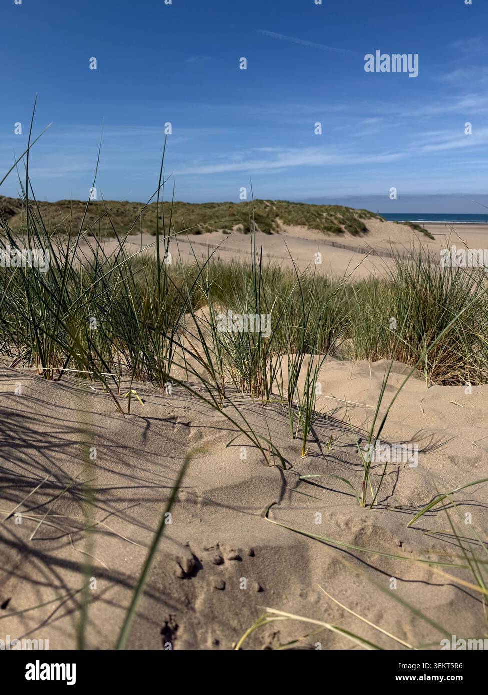 Ein sonniger Tag in Barmouth, Nordwales. Ein beliebtes britisches Küstenziel - Smartphone-aufgenommenes Stockfoto