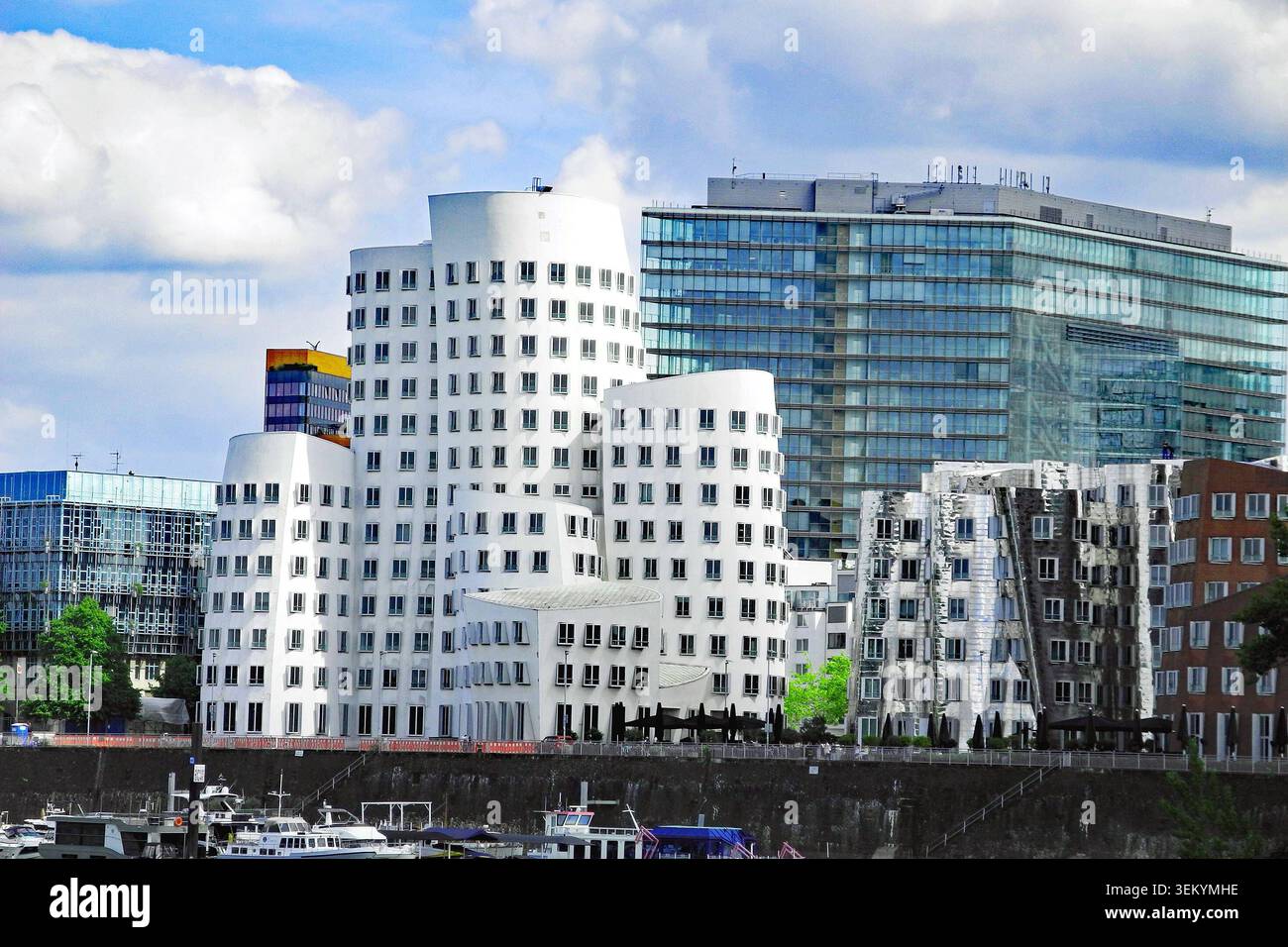 Frank O. Gehry Bauten am Medienhafen *** Frank O Gehry Gebäude am Medienhafen Stockfoto