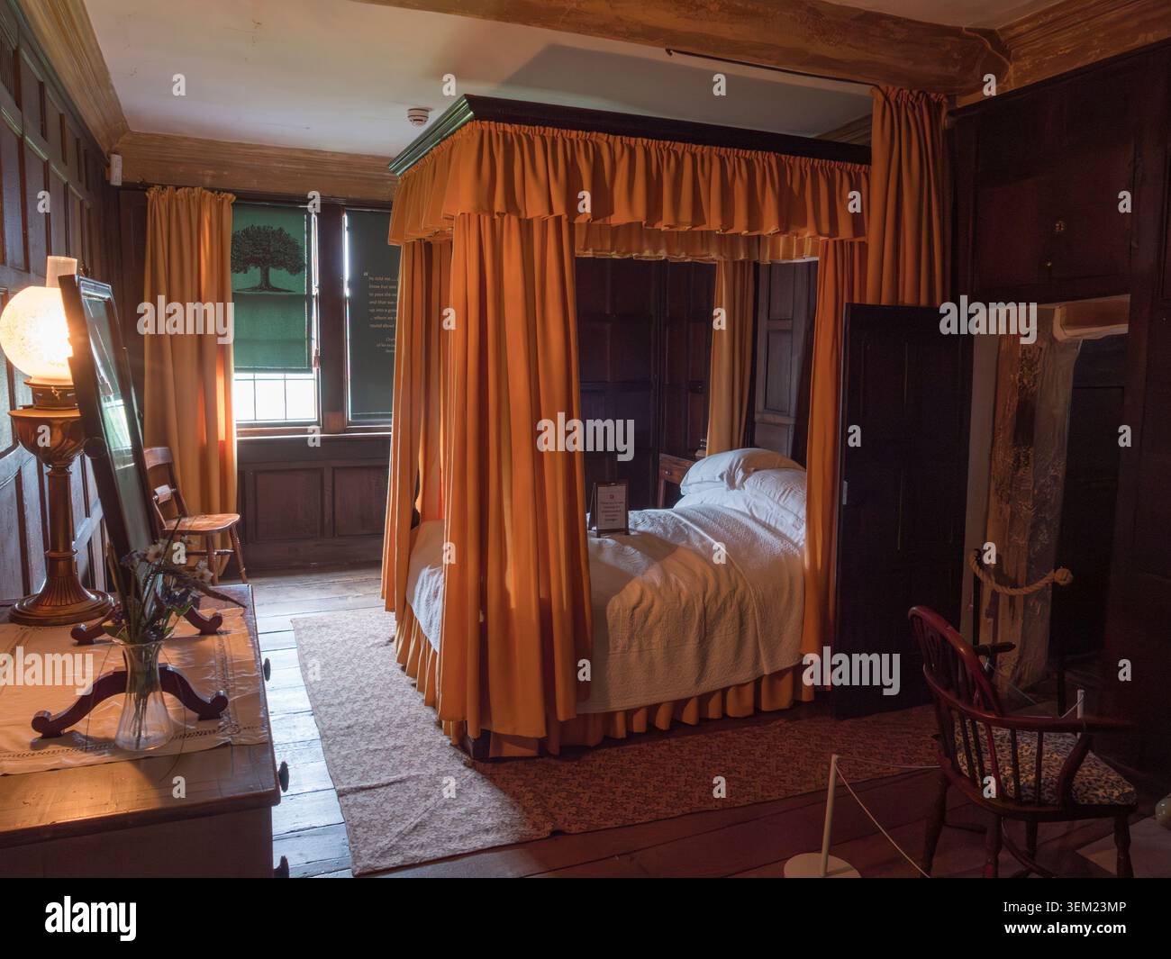 Vierpfostenbett in einem Schlafzimmer im Boscobel House, Boscobel, Shropshire, UK. Stockfoto