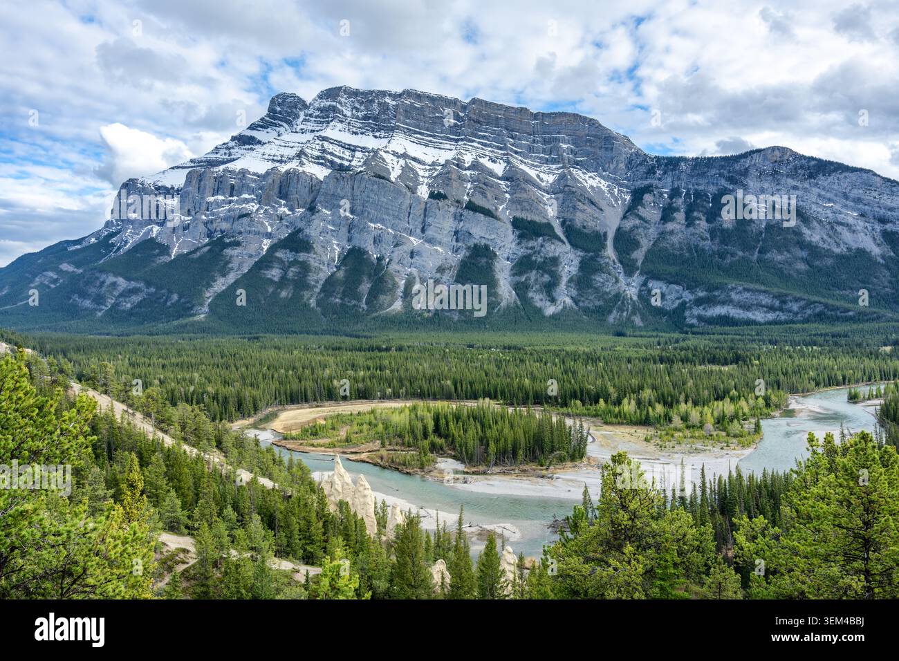 Aussichtspunkt Hoodoos mit Bow River und Mount Rundle, Banff National Park Stockfoto