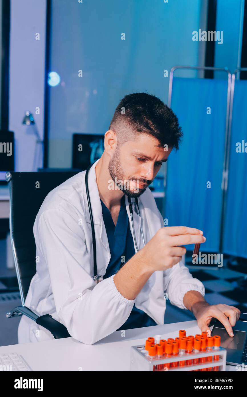 Attraktive Student der Chemie in Labor Stockfoto