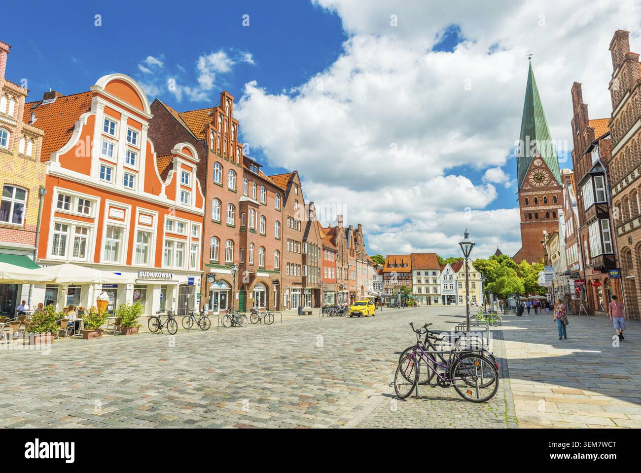 Lüneburg (Lüneburg) - Juli 2018, Niedersachsen, Deutschland: Blick auf das Stadtzentrum mit historischer Architektur. Eine der beliebtesten Städte im Norden Stockfoto