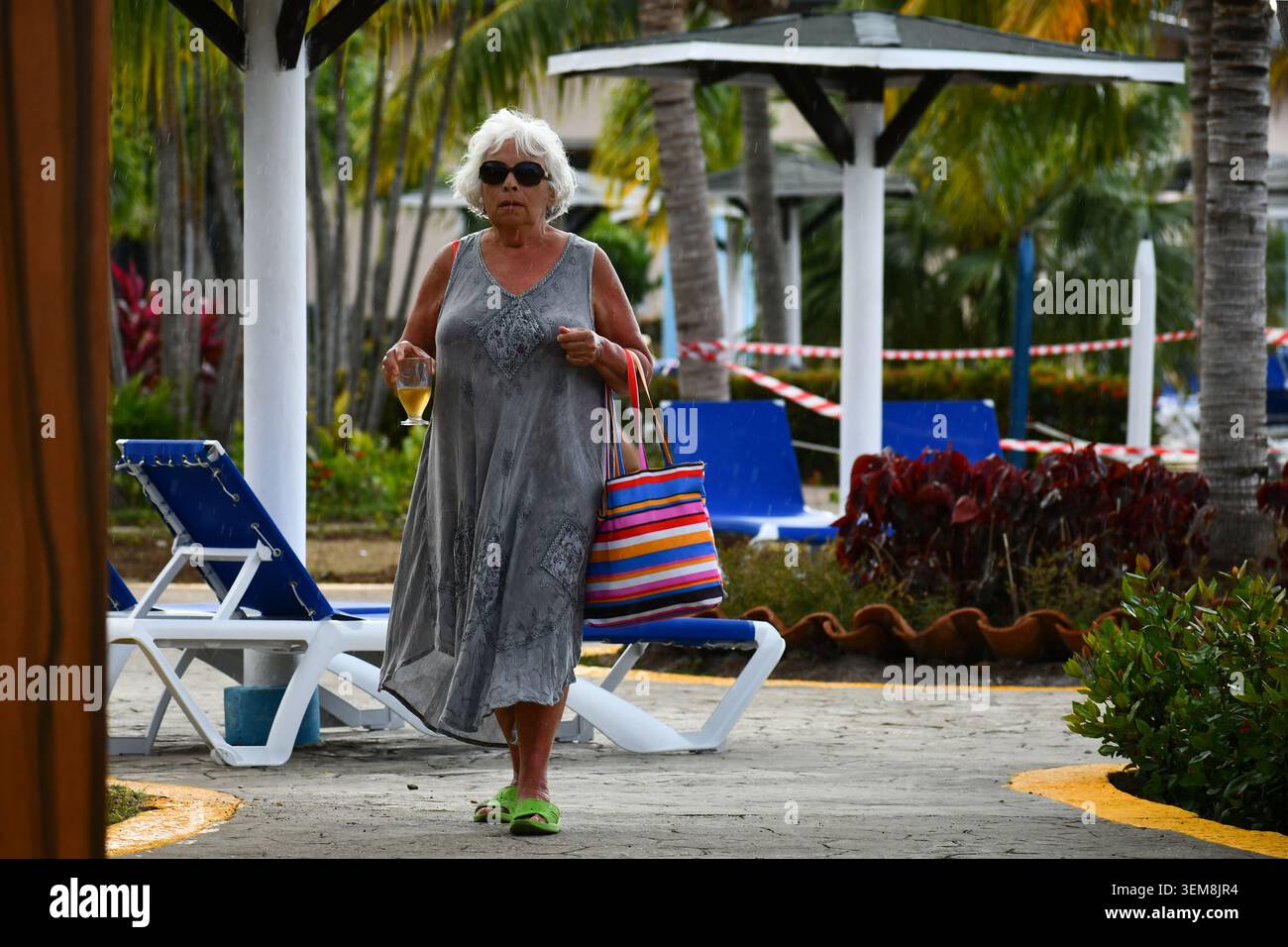 CIEGO DE AVILA, KUBA - 18. APRIL 2026: Spaziergänge durch ein Hotel in Cayo Coco. Stockfoto