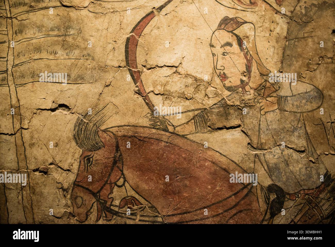 Taiyuan, China - 8. Mai 2026: Lebendige Grabmalereien aus dem 6. Jahrhundert im Taiyuan Beiqi Mural Museum zeigen den luxuriösen aristokratischen Lebensstil und die großen Prozesse Stockfoto