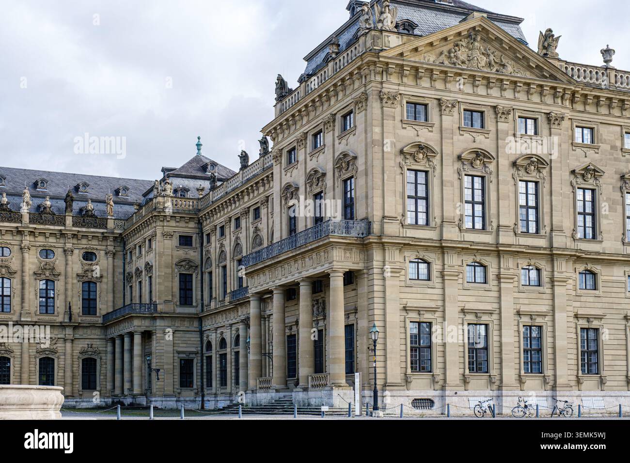 Residenz Würzburg Barocke Architektur mit kunstvollen Details und großen Fenstern in Deutschland Stockfoto