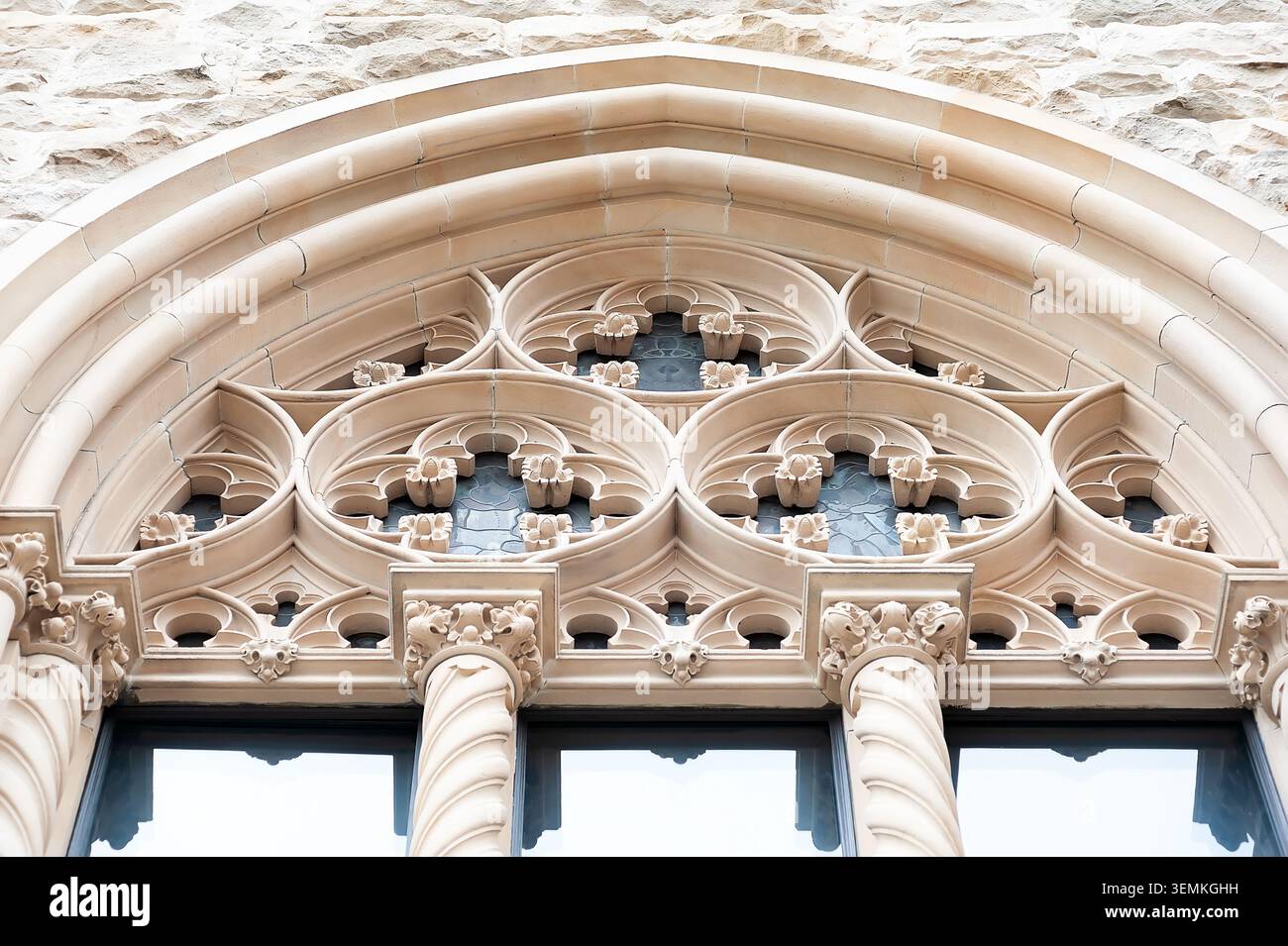 Fensterdetail der Burg Moszna aus dem 17. Jahrhundert in Polen Stockfoto