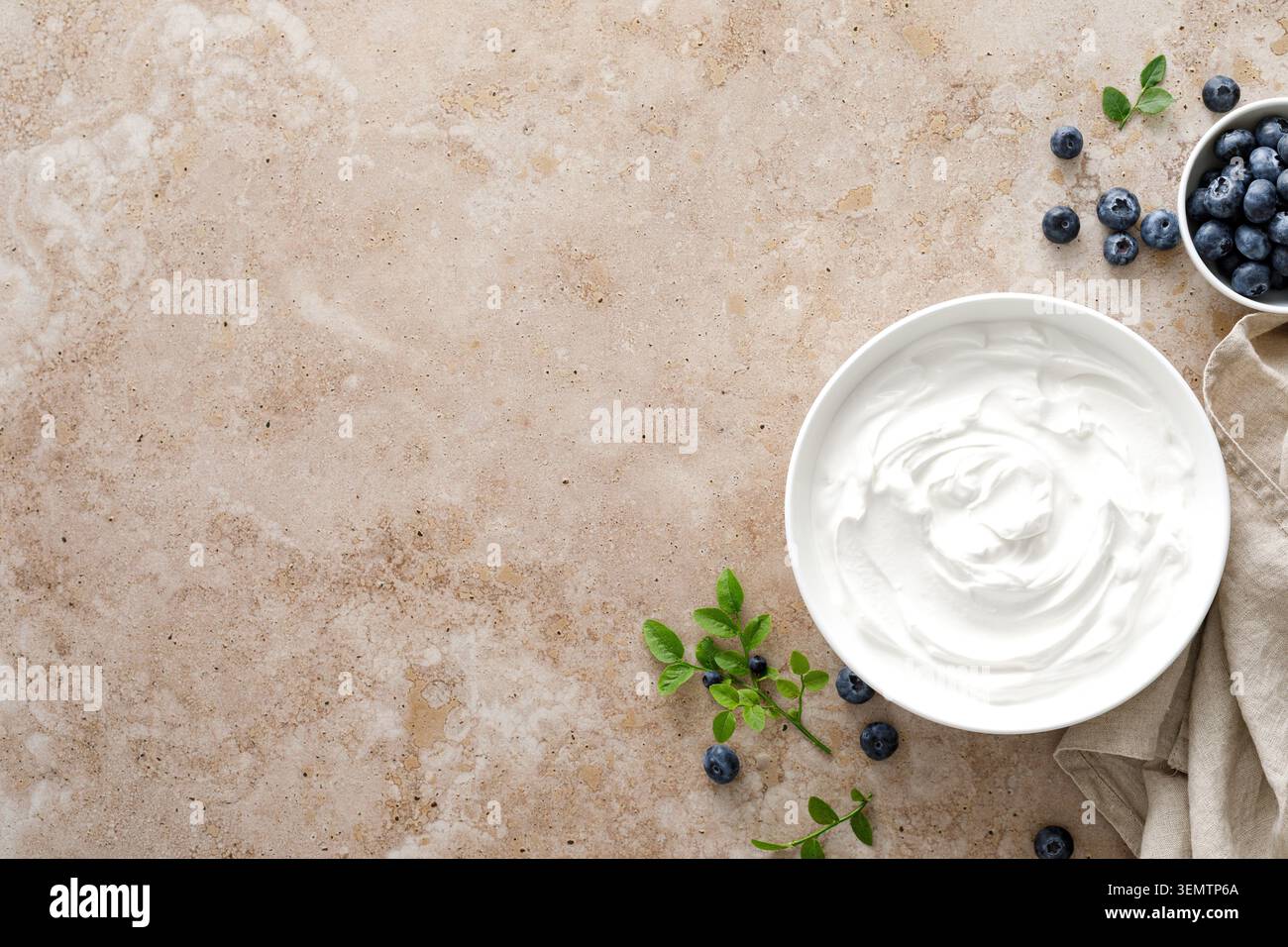 Joghurt. Glattes griechisches probiotisches Protein griechischer Joghurt. Gesunde Ernährung. Stockfoto
