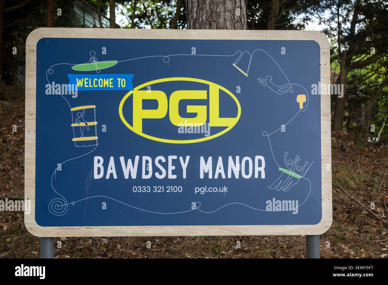 Schild für PGL Education and Activity Centre in Bawdsey Manor, Bawdsey, Suffolk, England, Großbritannien Stockfoto