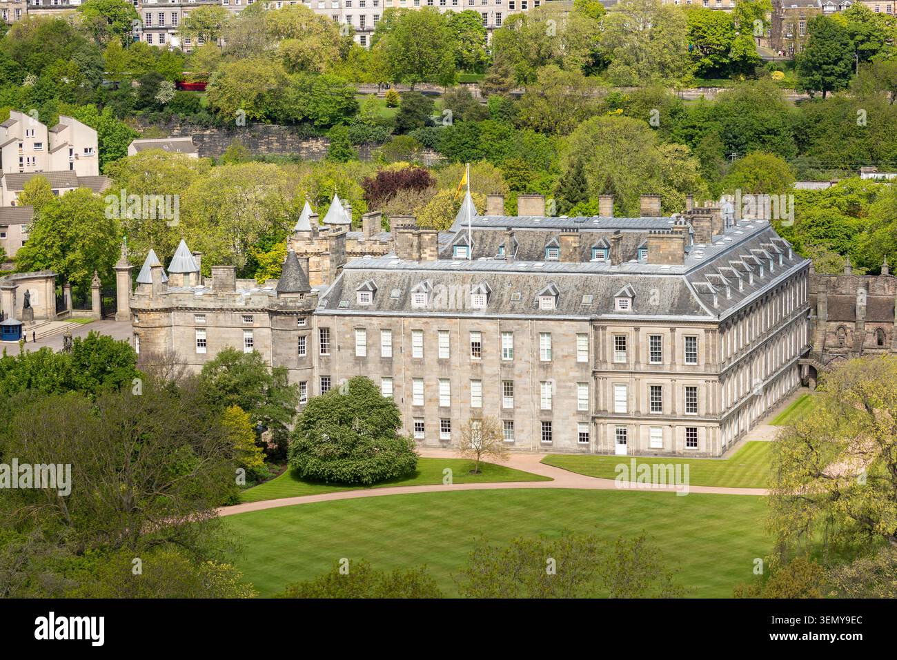 Holyrood Palace vom Holyrood Park aus gesehen, Edinburgh, Schottland Stockfoto