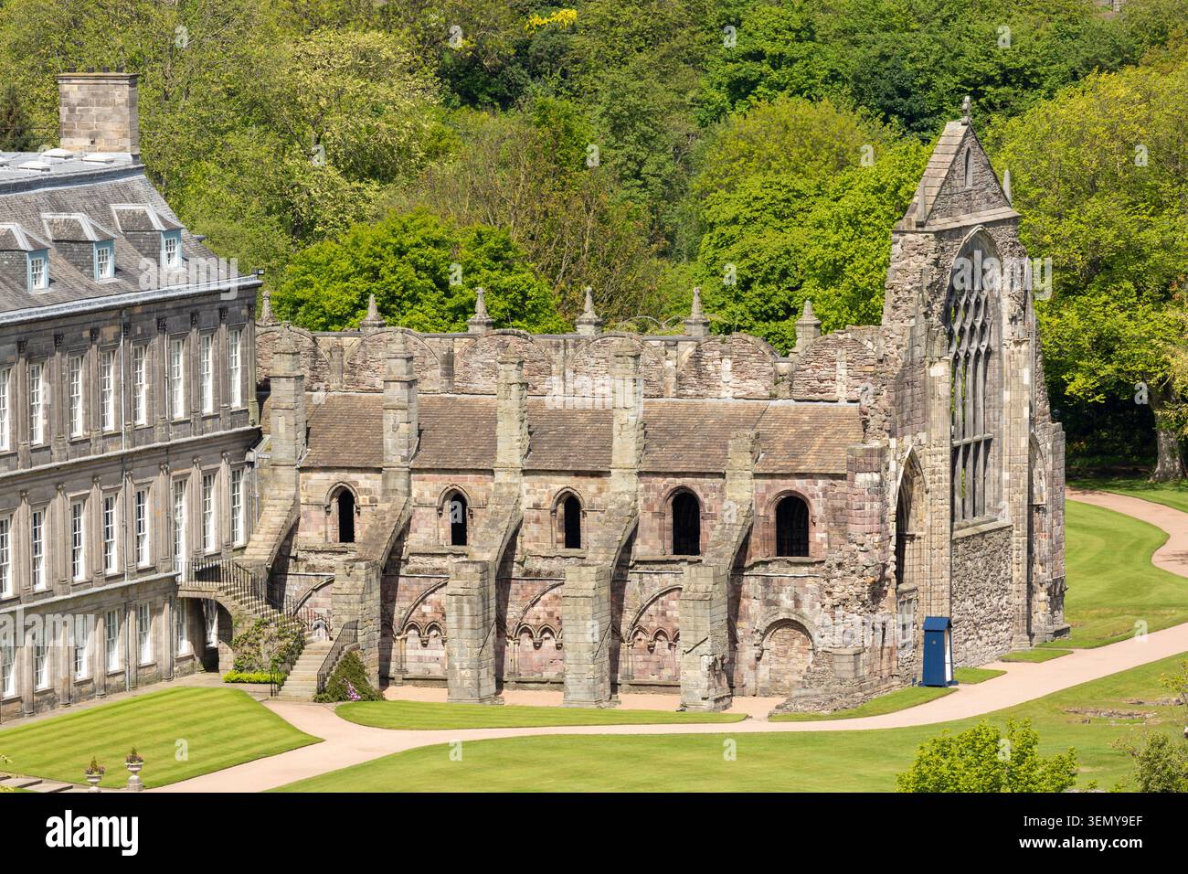 Ruinen der Holyrood Abbey, Holyrood Palace, Edinburgh. Blick von Salisbury Crags, Holyrood Park Stockfoto