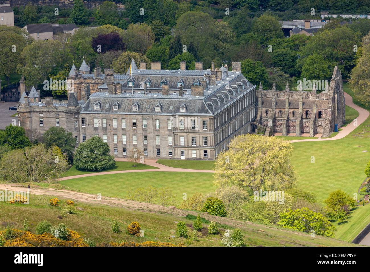Holyrood Palace vom Holyrood Park aus gesehen, Edinburgh, Schottland Stockfoto