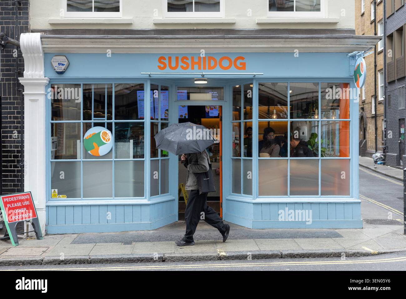 LONDON, ENGLAND. 08-06-26. Sushidog, Sushi Take away in der Brewer Street in Soho in Central London, England. Foto: SMP News Stockfoto