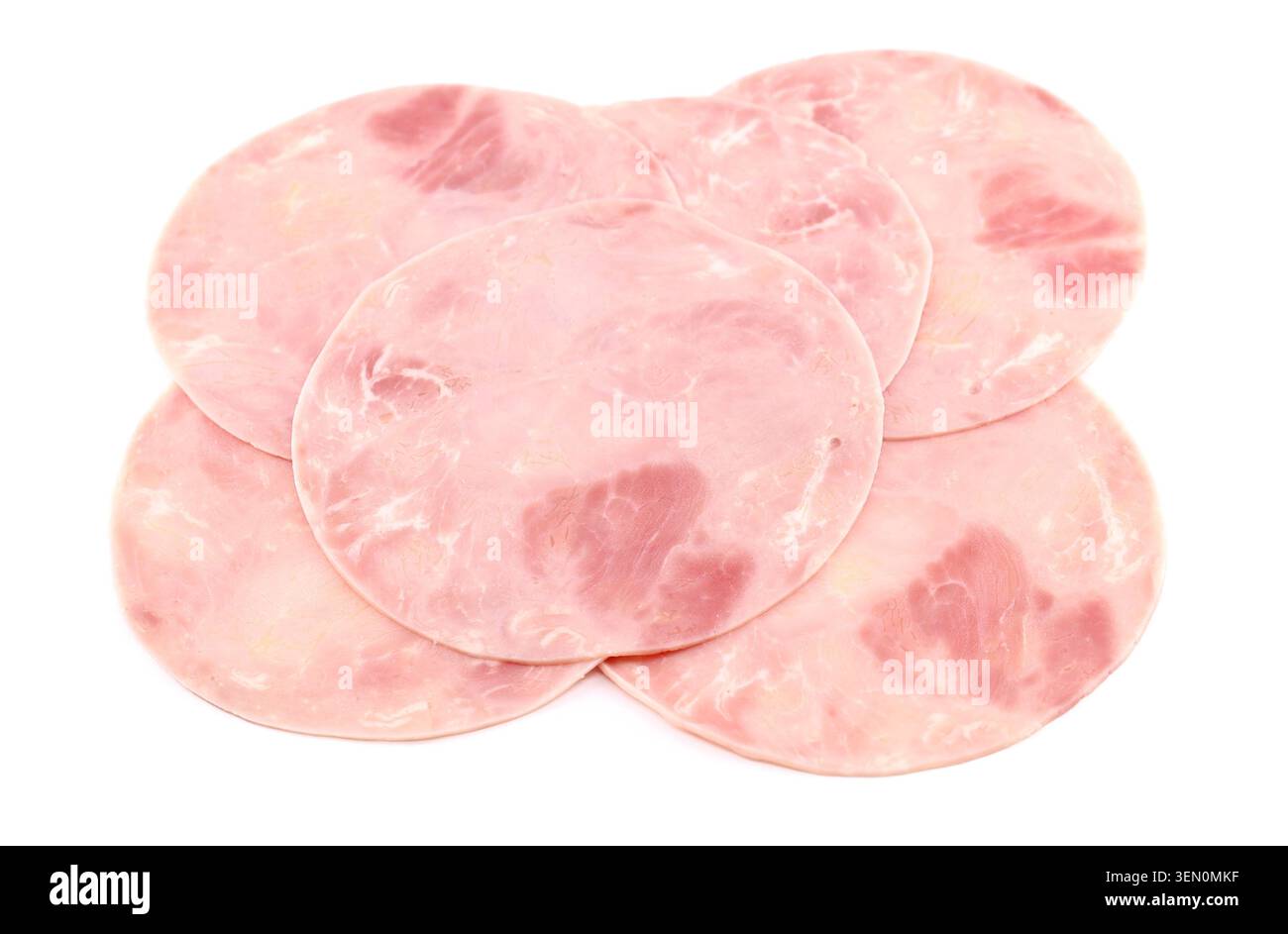Runde Scheiben italienischer Schinken, Schweinefleisch auf weißem Hintergrund. Stockfoto