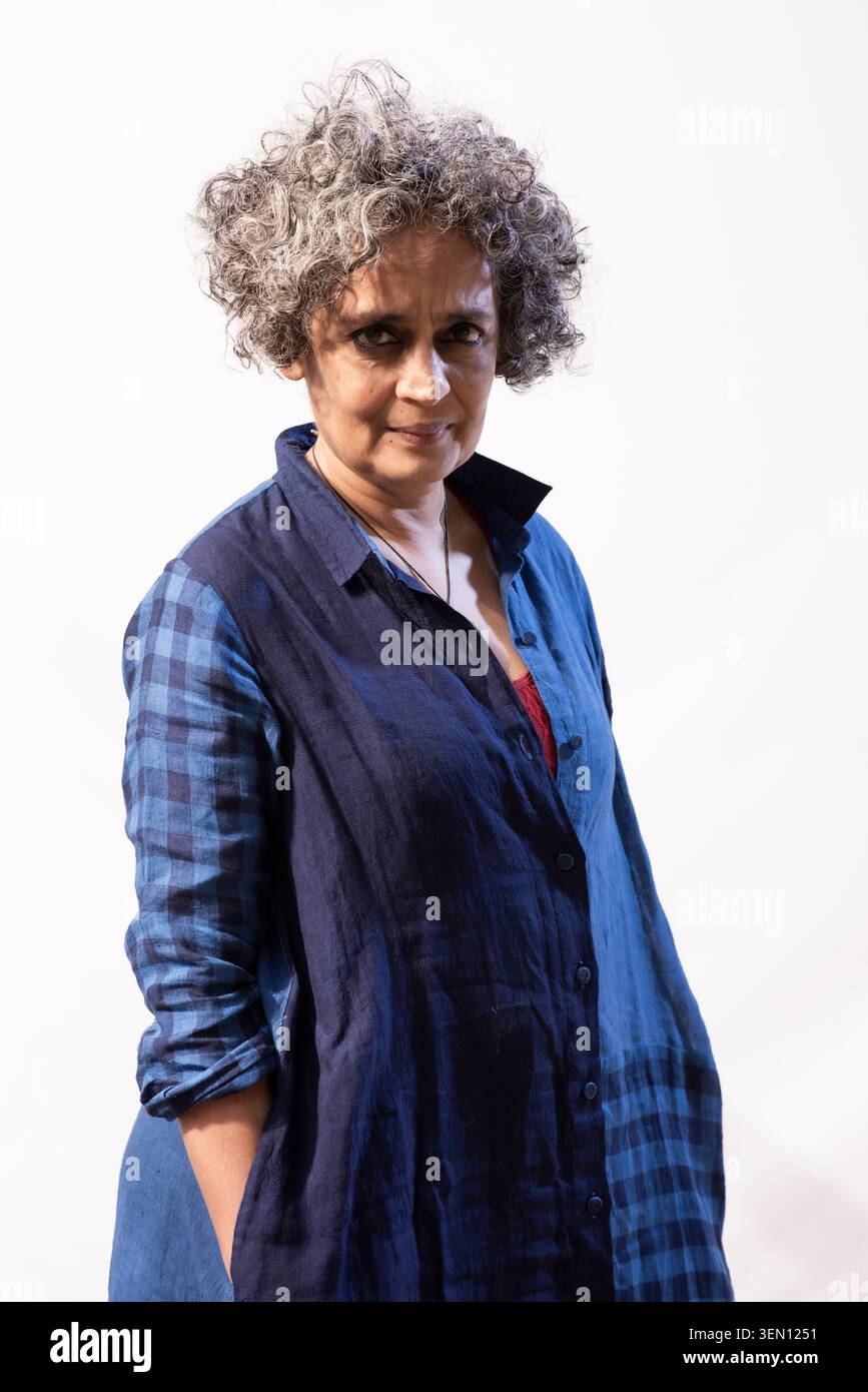 Porträt von Suzanna Arundhati Roy ist eine indische Autorin, die vor allem für ihren Roman The God of Small Things (1997) bekannt ist, der mit dem Booker Prize for Fiction ausgezeichnet wurde Stockfoto