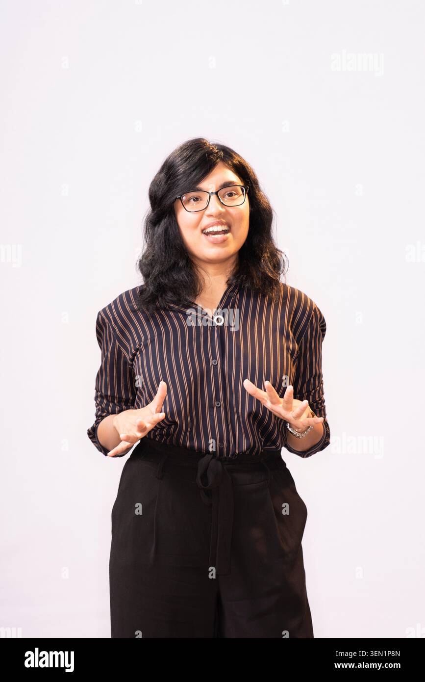 Zeba Talkhani Porträt in einem gestreiften Hemd Stockfoto