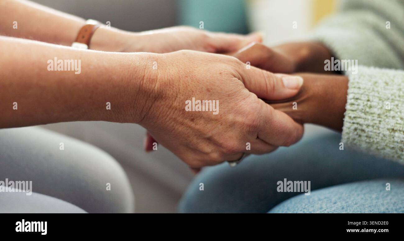 Beratung, Handhaltung und Unterstützung mit Menschen in der Beratung für psychische Gesundheit. Empathie, Therapie und Vertrauen mit dem Trost des medizinischen Fachpersonals Stockfoto