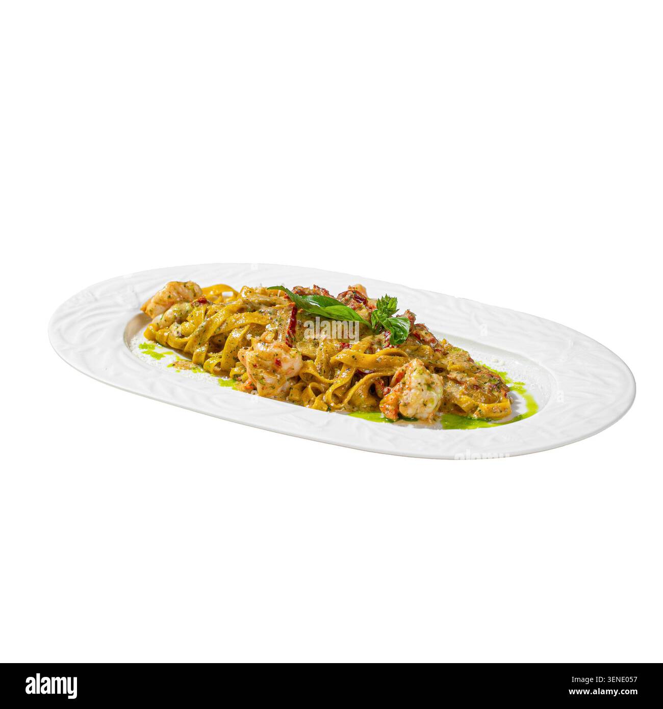 Garnelenpasta in cremiger Kräutersauce Stockfoto