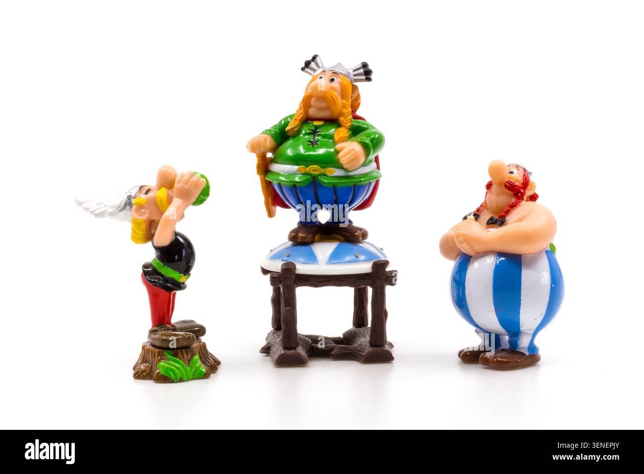 Kinder überraschen Asterix Sammlerfiguren isoliert auf weiß Stockfoto