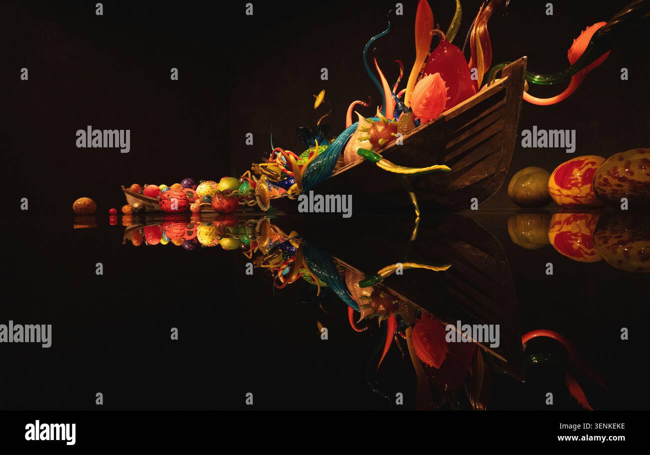 Reflexionen eines Glasschiffes Stockfoto