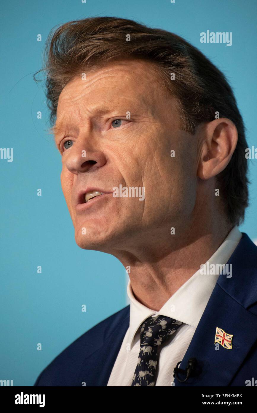 Richard Tice spricht auf der Pressekonferenz zum Thema Fly-Tipping. Kredit: Will Colebourne Stockfoto