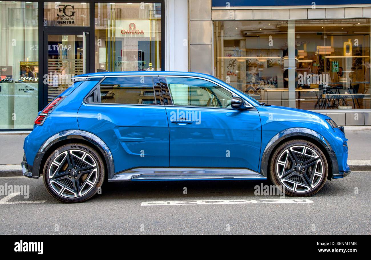 Französischer Alpine A290 GT 100 % Elektrosportwagen in Metallic Blue - Tours, Indre-et-Loire (37), Frankreich. Stockfoto