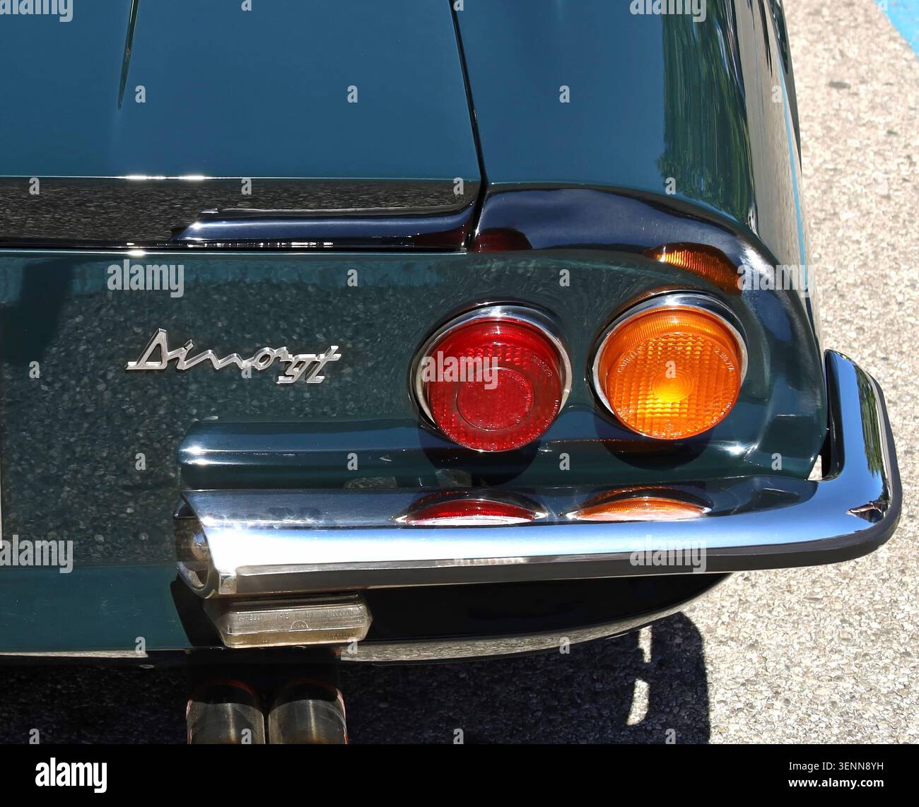 Udine, Italien. Juni 2022. Dino-Logo auf der Rückseite des Dino 206 GT bei einem Oldtimer-Treffen. Es handelt sich um einen Sportwagen von Ferrari Stockfoto