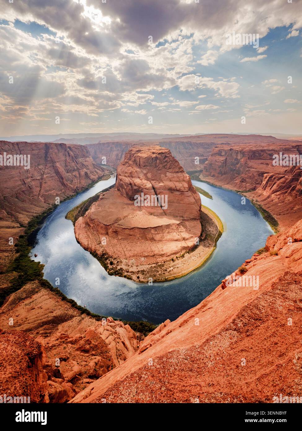 Horseshoe Bend, der berühmte Colorado River, schlängelt sich in der Nähe von Page, Arizona, USA. Glen Canyon National Recreation Area, Amerikanischer Südwesten. Stockfoto
