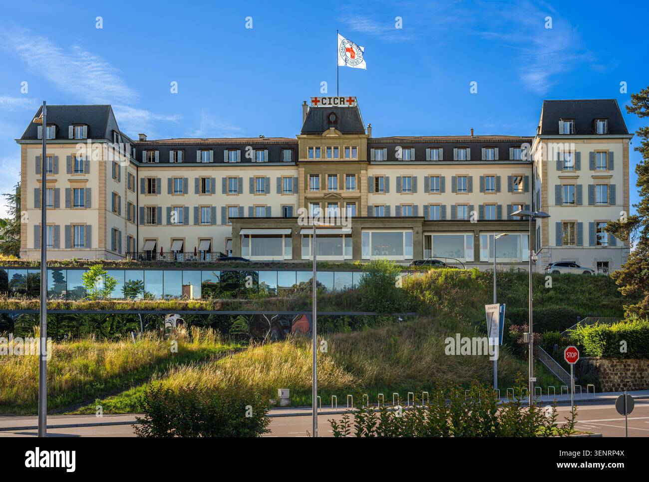 Genf, Schweiz - 3. Juni 2026: Das CICR-Gebäude in Genf ist der globale Sitz des Internationalen Komitees vom Roten Kreuz Stockfoto